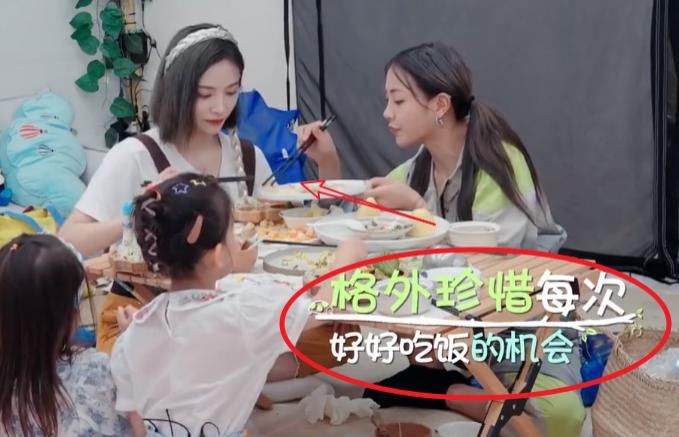  节目里|《小森林》三姐妹吃路边摊，偶像包袱掉一地，许佳琪被吐槽吃太多