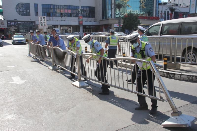 执法|郑州交警三大队开展火车站地区交通治理联合执法