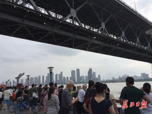  洪峰|他们说：洪峰从家门口经过，我们怎么一点感觉都没有