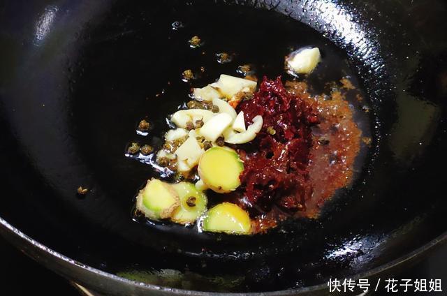 麻辣烫|闺女最馋这麻辣烫,红油浓香,酷辣入味,不用买底料,做法超简单