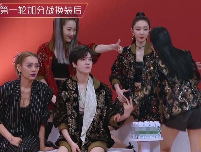 表演|《乘风破浪》王霏霏遭宁静冷眼对待太尴尬,两人隐藏矛盾不可避免