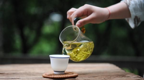 绿茶|炎炎夏日,就应该喝这两种茶,好处真多