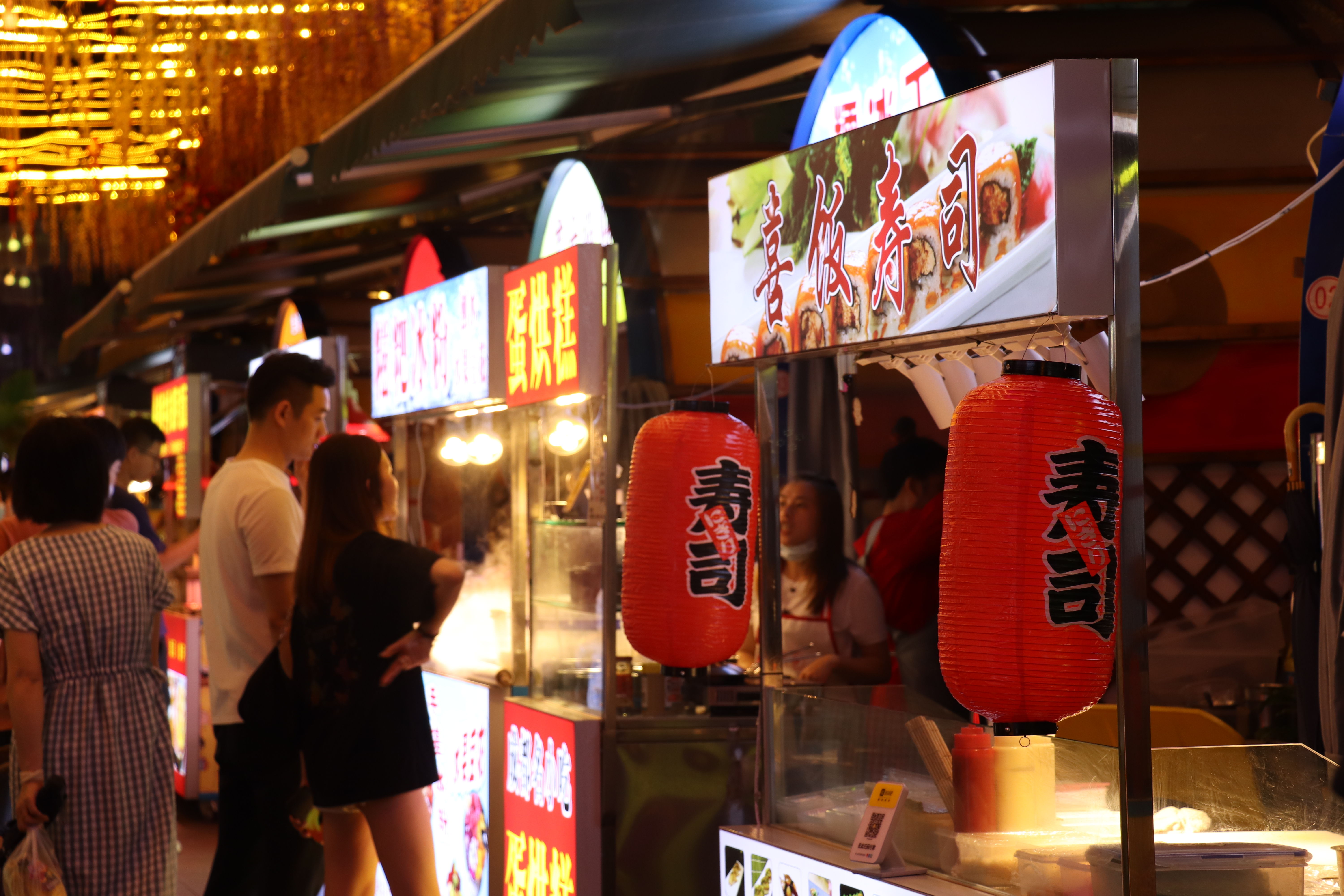 商场里|美食打卡攻略!每一个美食聚集地,都种满了成都人