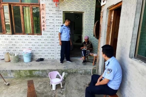 坪地场派出|赞！8旬“拾荒”老奶奶家中近3万元现金“被盗”——警民携手“大扫除”地毯式清查“破案”