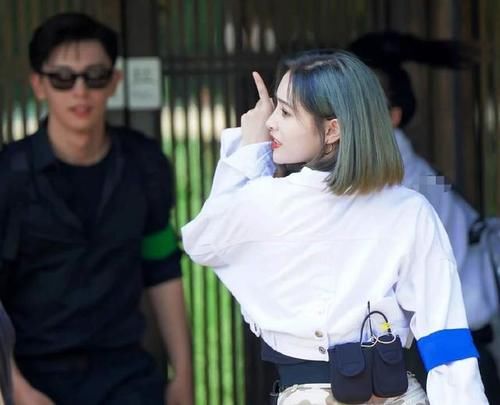 咸猪|岳云鹏搂孔雪儿被指咸猪手,王迅六季仍缺镜头,THE9在线打酱油