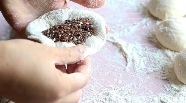 懒人|懒人早餐面食,连面都不用揉不用发,5分钟搞定可多赖床