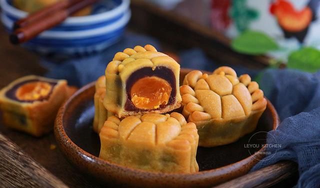 新意|在家做月饼，换个样子更有新意，端上桌就被一抢而光