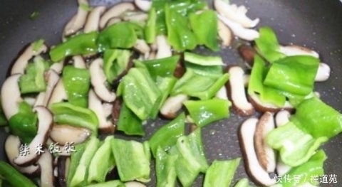 绝配|香菇和此物是绝配,3块钱一斤,燃烧脂肪,软化血管,越吃越瘦