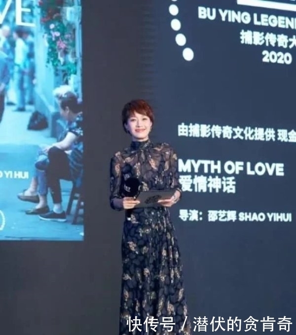 身材比例|马伊琍越来越美了,一袭黑色印花连衣裙高级优雅,自信感藏不住