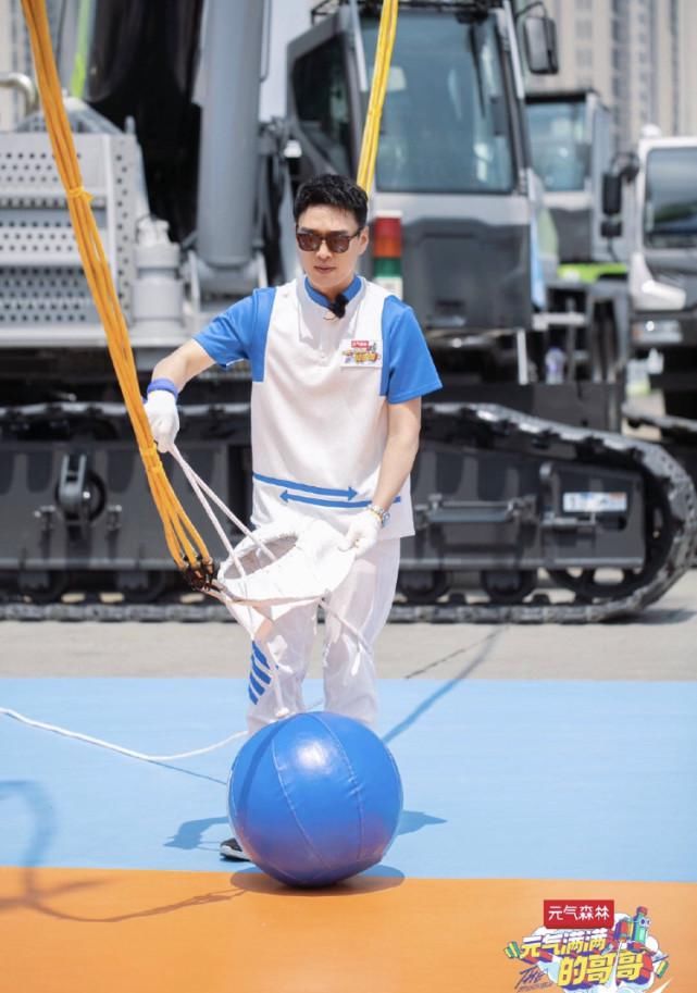  不亦乐乎|《元气满满的哥哥》弹幕吵得不可开交，哥哥们却玩儿得不亦乐乎