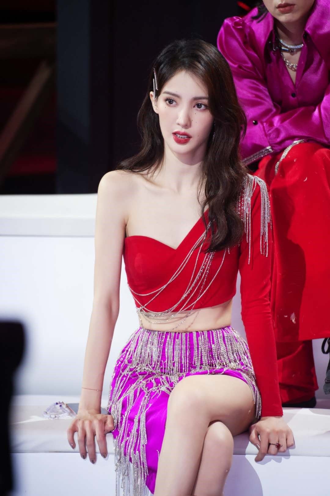  张力|金晨《情人》舞台大秀钢管舞 舞台张力再度爆发