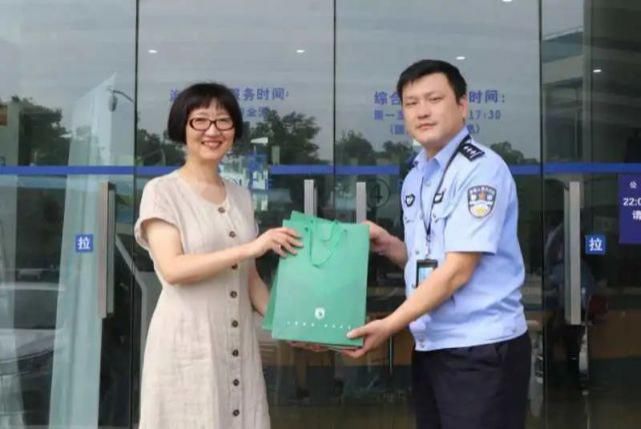  共建|学校热点2 | 汇贤中学：慰问送关怀 共建谋发展