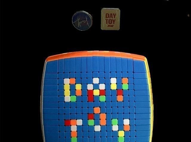  DAYTOY|1734块! 肖战粉丝用15阶魔方拼字, 祝福肖战DAYTOY星途坦荡