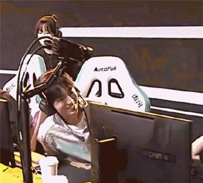  疑似|LOL表演赛！周杰伦未到现场疑似耍大牌？王俊凯已进入竞技状态