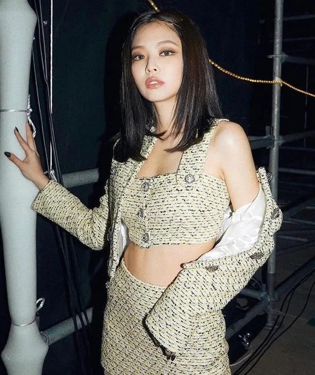 万茜|万茜的红西装吴昕的剪刀发夹被追着问哪买？是姐姐带火的小众品牌