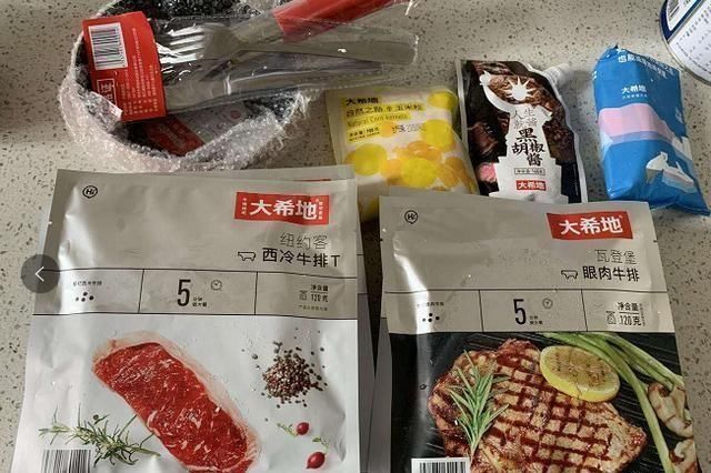 吃牛排|华晨宇晒牛排早餐,意外曝光餐具上万元