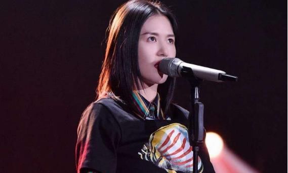  明明|尴尬！明明都是“超女”出身，当年的亚军已是导师，而冠军却仍是选手