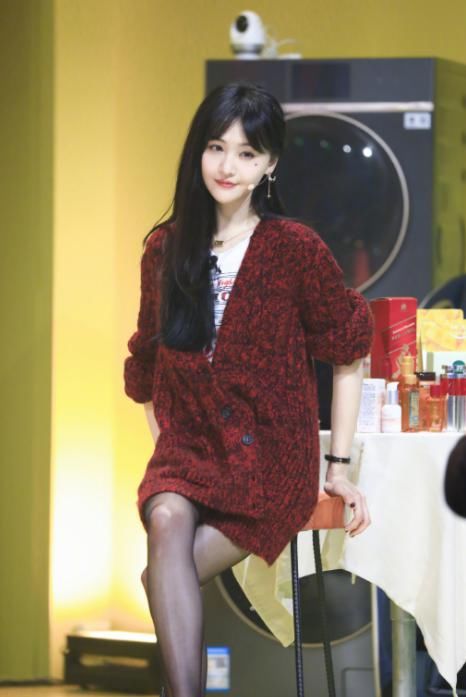 毕业|郑爽直言毕业后不敢回校，大学聚会太自卑，看到她同学后我懂了