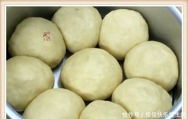 孩子|把2个苹果放进1碗面粉里,不烤不炸,松软香甜,挑食孩子也爱吃