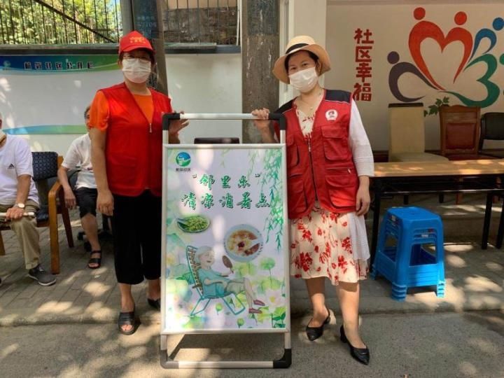  供应|5名平均年龄68岁的奶奶，自掏腰包做免费的解暑汤铺，供应绿豆汤、银耳羹、凉茶