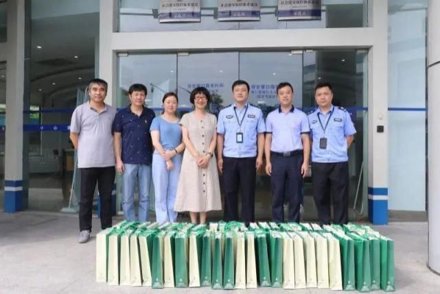  共建|学校热点2 | 汇贤中学：慰问送关怀 共建谋发展