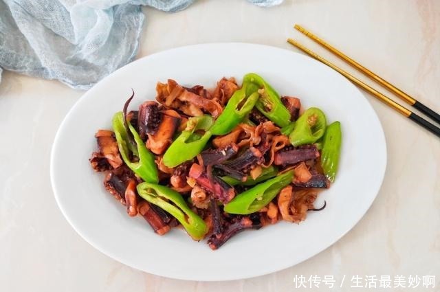 鱿鱼须炒|这东西25块钱一斤,比鱼鲜,比肉还贵,简单一炒比肉还香!