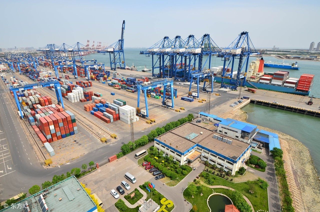 天津港,也称天津新港,天津市海河入海口,处于京津冀城市群和环渤海