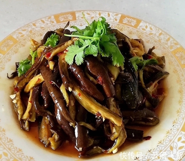 鲜香|茄子怎么做好吃?大叔教你凉拌茄子,麻辣鲜香,简单下饭,超好吃