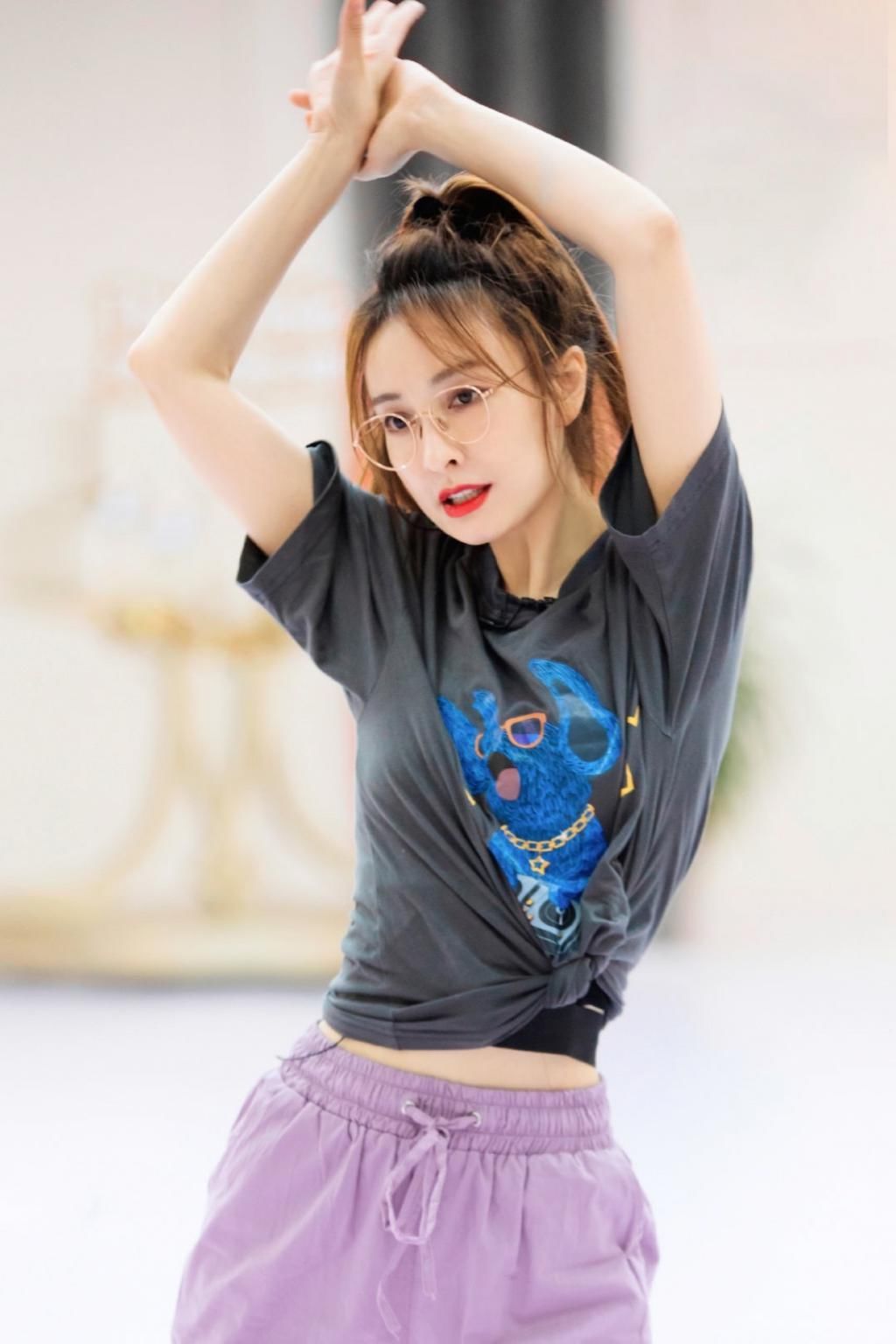  熬出头|37岁吴昕终熬出头！《浪姐》还没播完，又成新综艺唯一女嘉宾