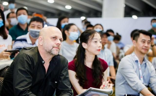  寓言|太空办公的未来寓言