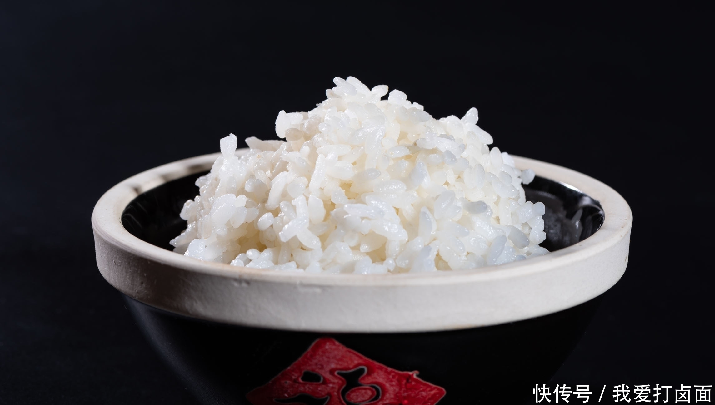  米饭|蒸米饭时加入这三样东西，蒸出来米饭比平时更好吃