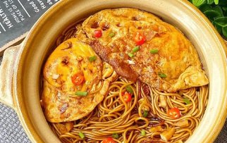  美味|早餐吃只需10分钟，营养美味的鸡蛋焖面，做法简单，做给孩子吃！