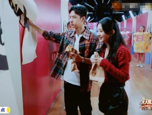  真实|赵丽颖录制《天天向上》，看到王一博的表现，真实关系一目了然