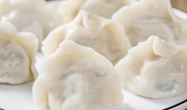  吃不完|夏天用它包饺子太香了，农村多到吃不完，比韭菜馅香，比肉馅好吃