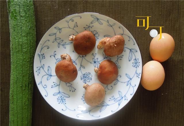 香菇|不用味精就已很鲜美的丝瓜香菇炒蛋，颜色漂亮营养好，一学就会
