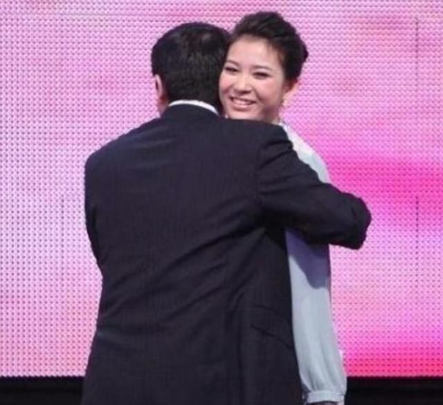 综艺节目|非诚勿扰:无臂女孩与小伙牵手成功,下台马上被甩的她怎样了?