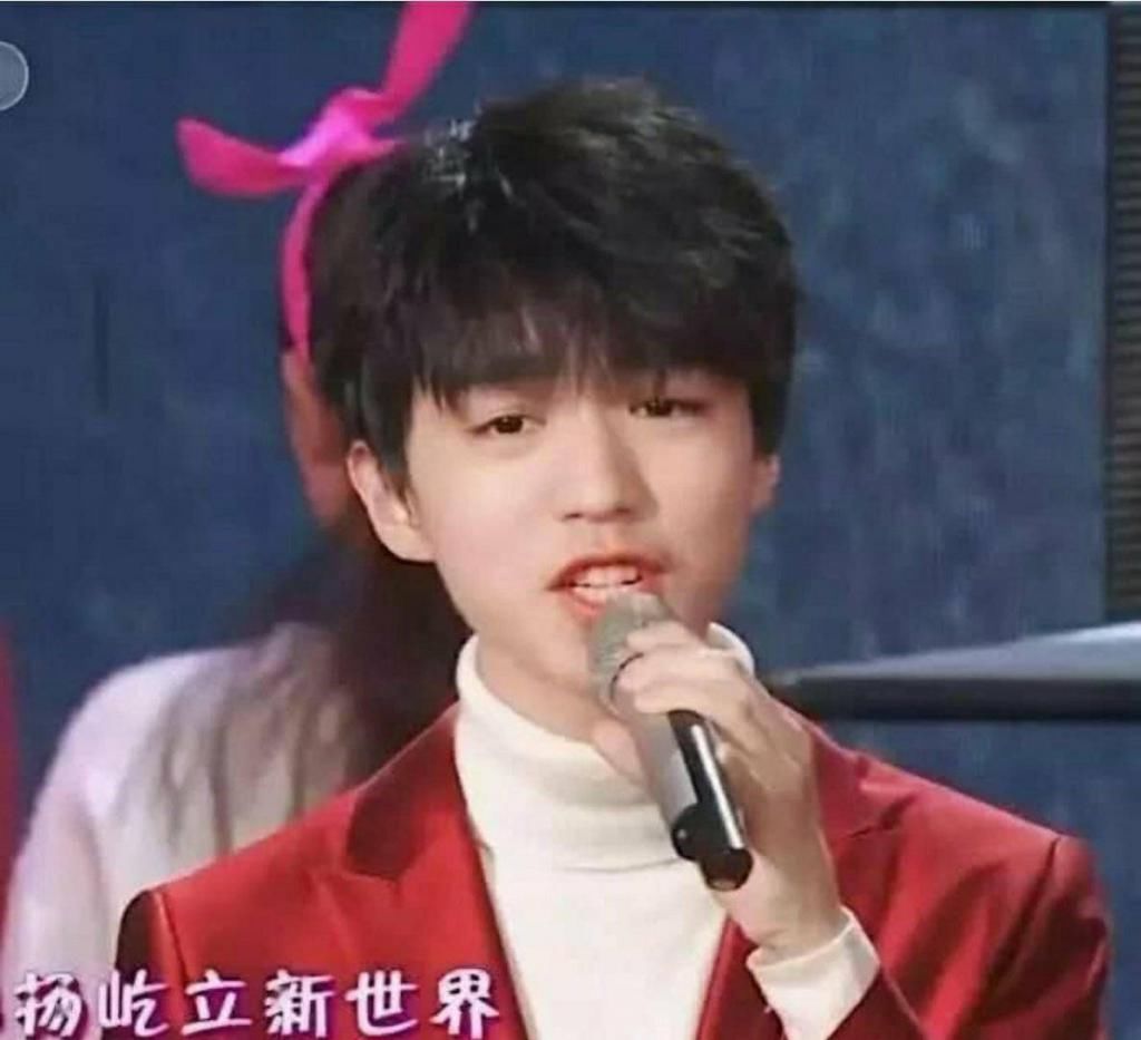  头饰|王俊凯的可爱错位图系列 小凯的花样头饰