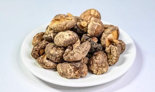 炖肉|这4种蔬菜晒干后,比新鲜的还好吃,冬天炖肉吃,味道太香了