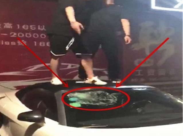  奥迪车|2男子喝高了，上奥迪车顶蹦迪，车主：先生您好，消费30万