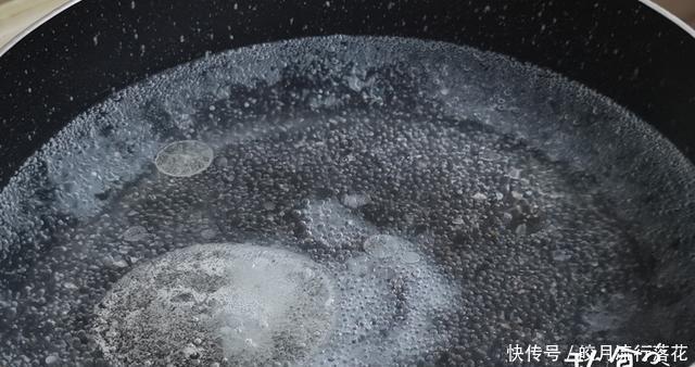 煮出|煮面条最忌水开下锅,面馆老板教我煮面小技巧,煮出的面劲道爽滑