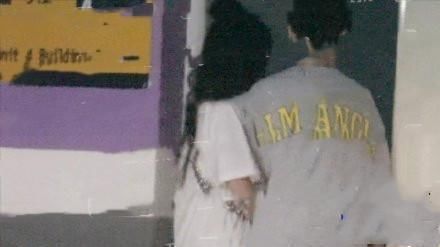  公司|90后人气女偶像恋情被曝，疑似与同性玩亲亲，经纪公司急申明