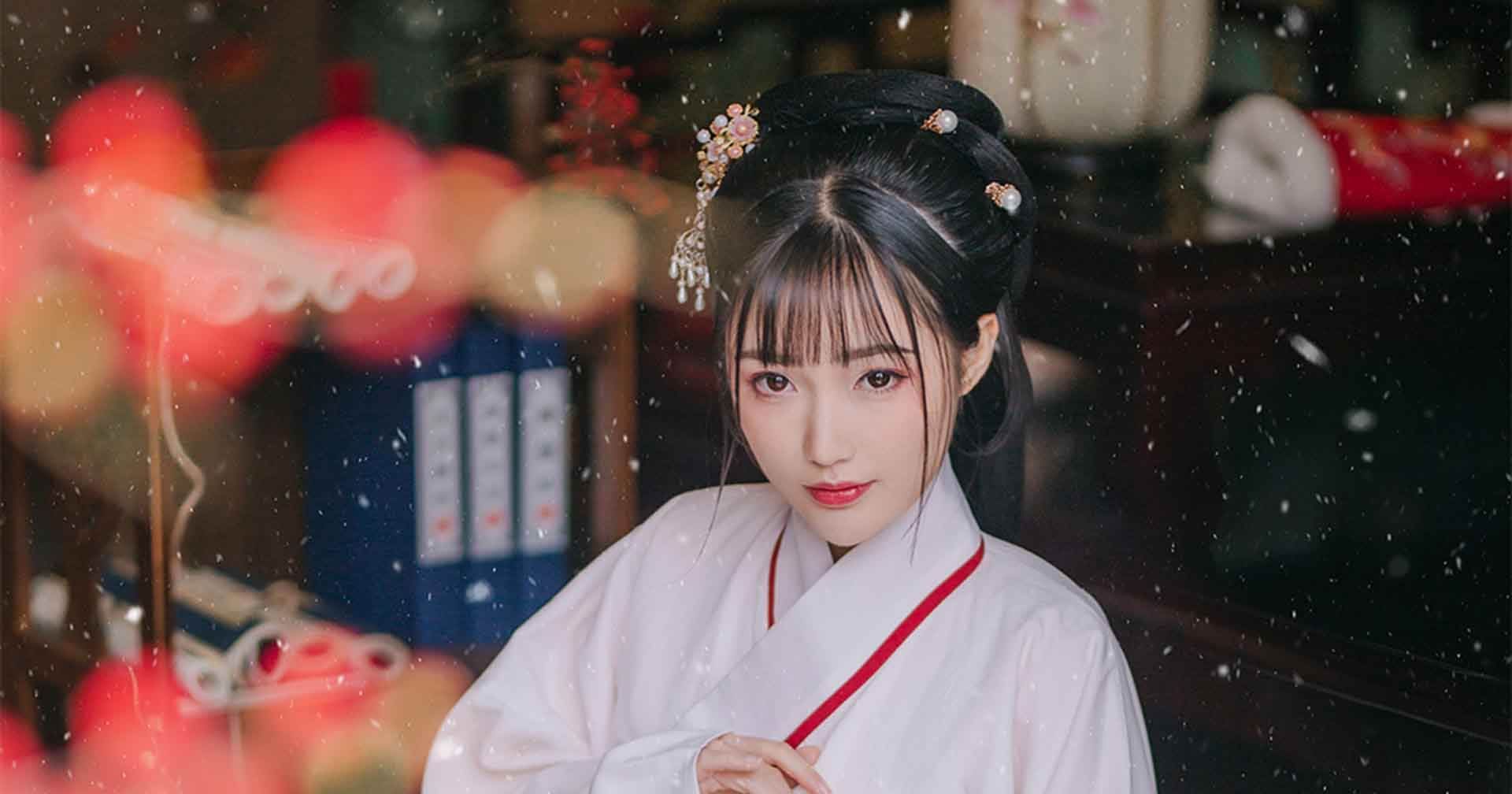 封嫔|她一入宫就封嫔，受尽六宫艳羡，皇帝“你和她长得极像”