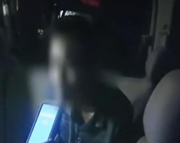  孩子|“坑娃”的爹！男子通宵聚会，饮酒驾车还带上了娃