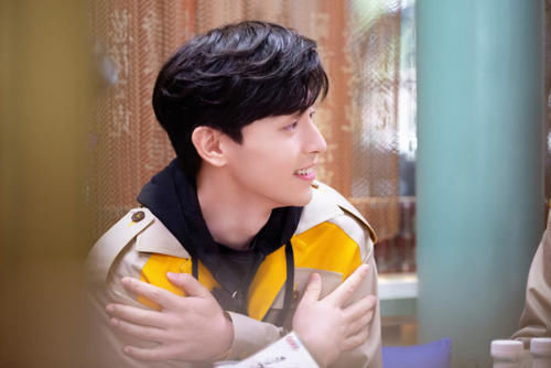  留言|《极挑》收官：邓伦发动态晒合照，文案不是重点，评论区留言亮了