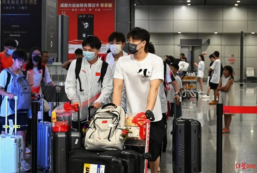 蛙王蝶后来了！覃海洋、张雨霏转战大运会