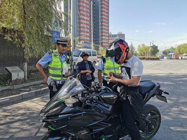 安局交警支|文明出行路上，有你有我