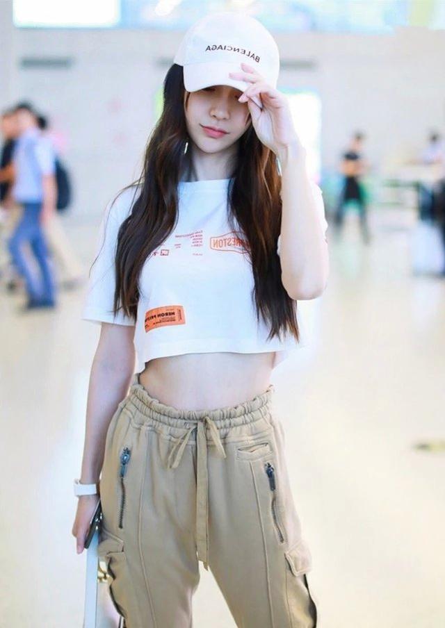 卫衣|“打底裤”已经失宠了!今年流行的是“粽子裤”,遮肉显瘦又百搭