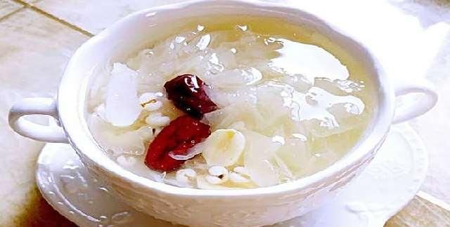 莲子汤|一道养生百合莲子汤,甜而不腻,黏稠软糯,大人小孩都爱喝