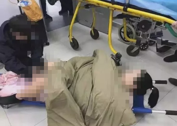  女子|酒店洗澡摔了一跤，生下一个婴儿却夭折，女子我都不知道怀孕了