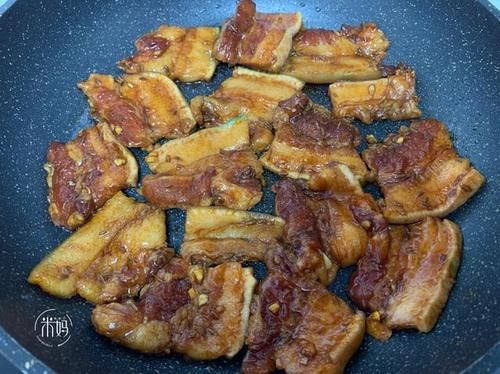 好极了|这是五花肉最好吃的做法,不放油,不放水,焦香软嫩口感好极了